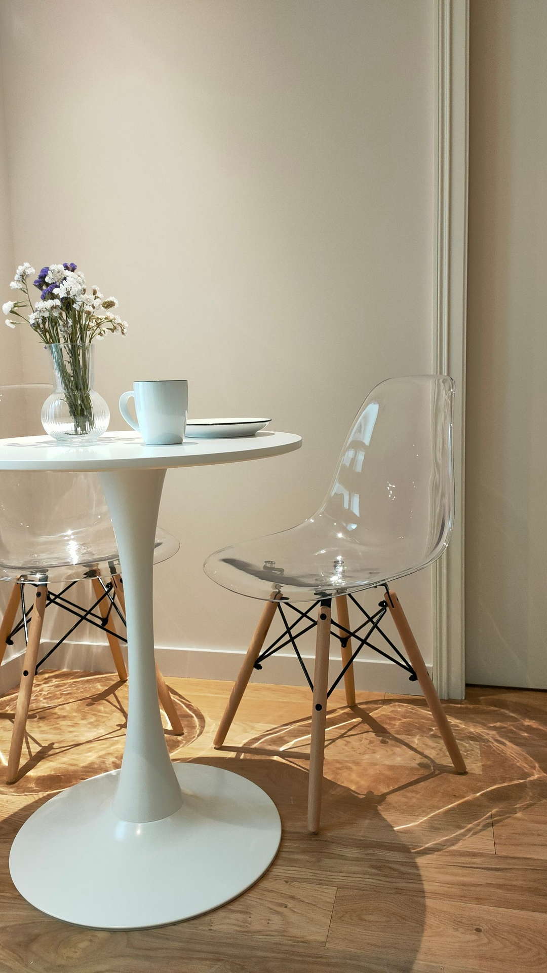 Table et chaises cosy pour boire le thé, séjour occitanie, Les Clés Secrètes.